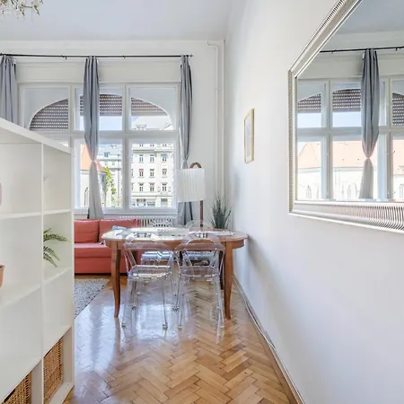 Apartment Vulcan Near Danube *