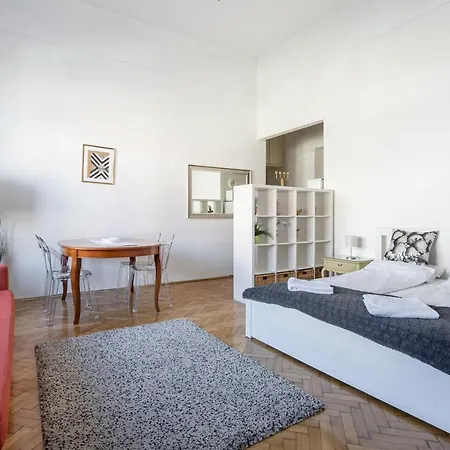 Apartment Vulcan Near Danube