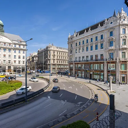 Vulcan Near Danube Apartment